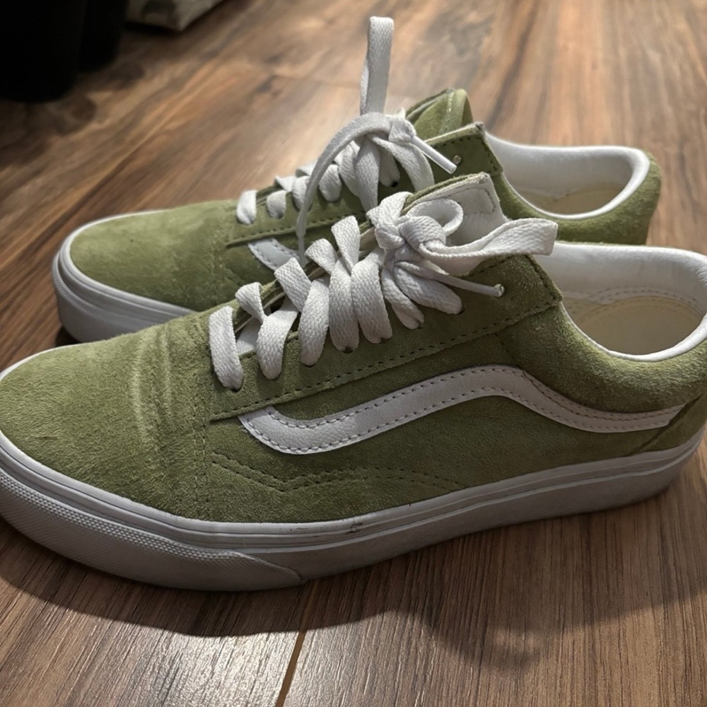 Women’s Green Suede Vans size 8